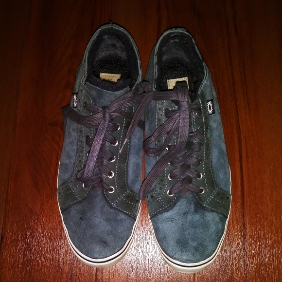 EUC UGG Australia 'Rockford Bomber' Shoes - Picture 2 of 8